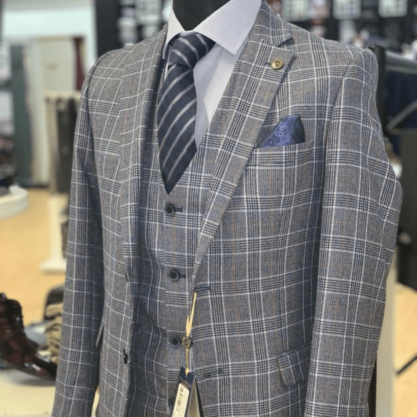 Oscar Banks 3 piece slim fitted Suit